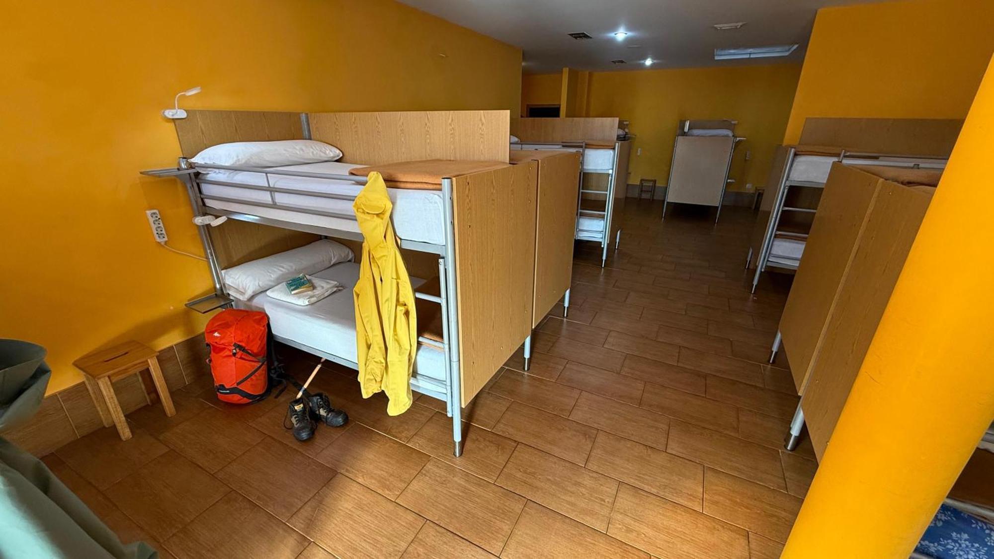 Albergue Lecer Sobrado Porta Luaran gambar