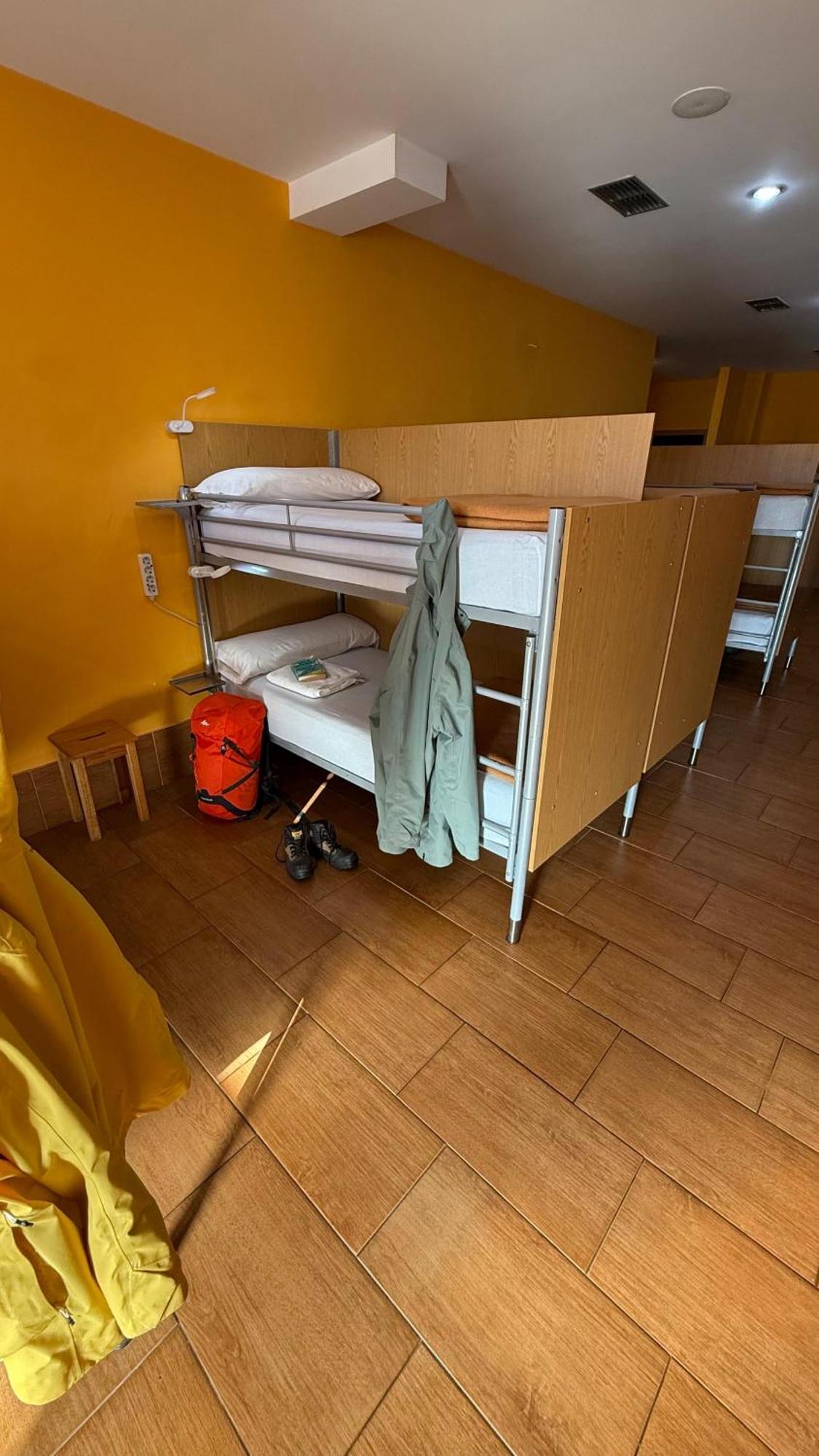 Albergue Lecer Sobrado Porta Luaran gambar