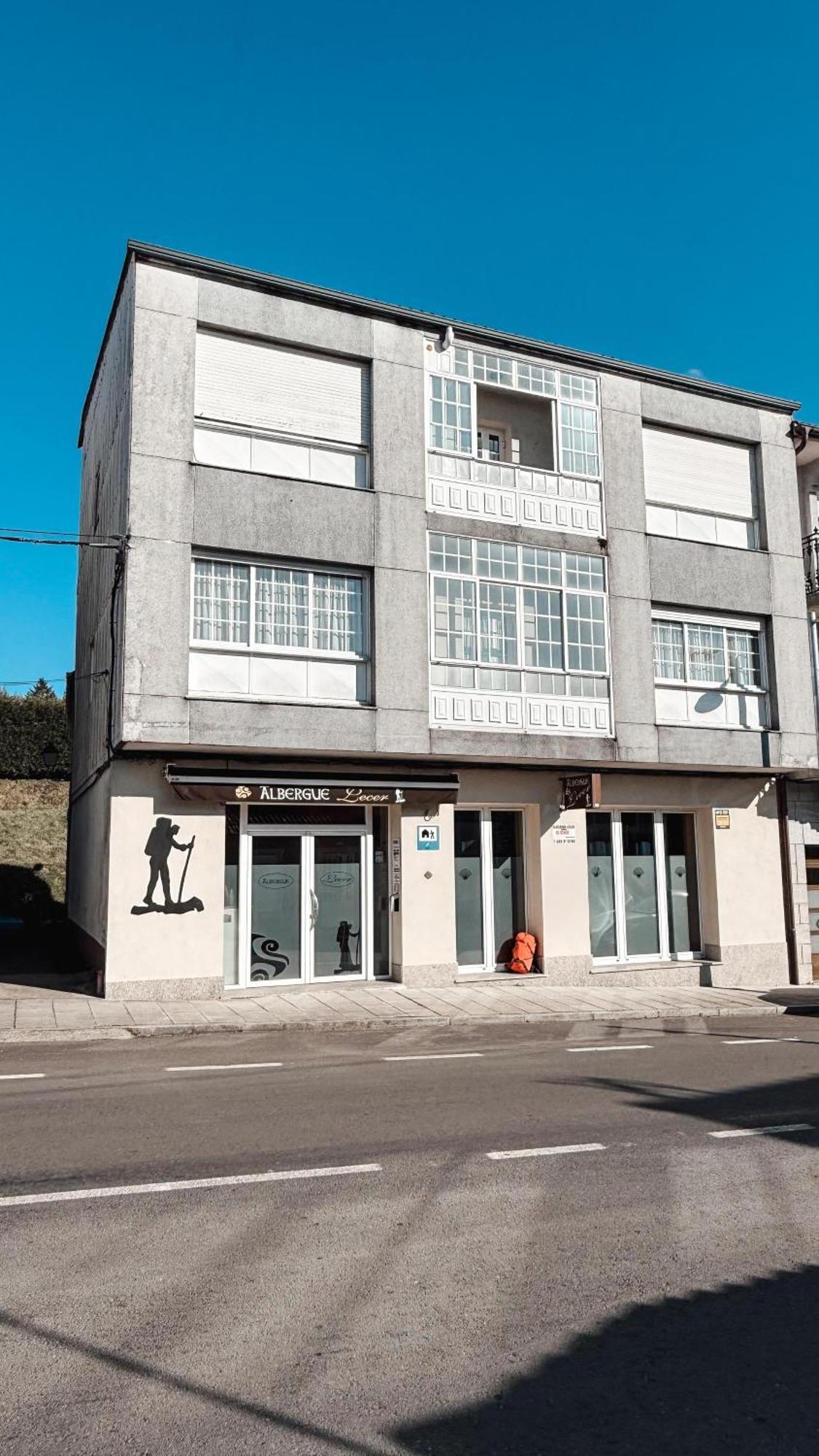 Albergue Lecer Sobrado Porta Luaran gambar